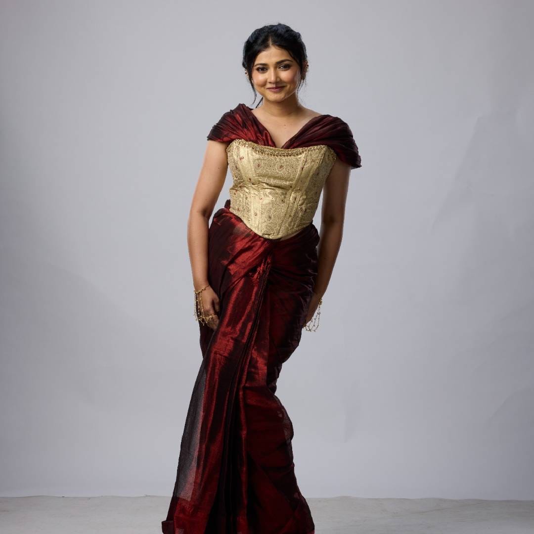 कलाकार आणि प्रेक्षक वर्षभर ज्या सोहळ्याची आतुरतेने वाट पाहतात तो 'स्टार प्रवाह परिवार पुरस्कार 2026' नुकताच मोठ्या दिमाखात पार पडला. स्टार प्रवाह परिवाराचा हा बहुप्रतीक्षित सोहळा म्हणजे केवळ पुरस्कार वितरण नसून, संपूर्ण कुटुंब एकत्र येऊन साजरा करणारा आनंदाचा उत्सव असतो. 
