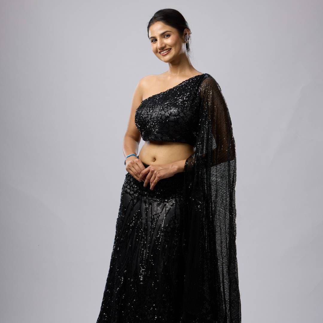 मात्र स्टार प्रवाह परिवार पुरस्काराच्या निमित्ताने या सर्व कलाकारांचा एक वेगळाच, स्टायलिश आणि ग्लॅमरस अंदाज प्रेक्षकांना पाहायला मिळाला.
