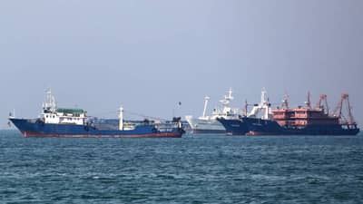 मोठी बातमी! होर्मुज खाडीत घडामोडींना वेग, थेट इराणकडून मोठी चेतावणी, जर जहाज...