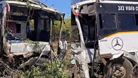 लग्नावरुन परतत असताना बसला अपघात, एकजण ठार तर नऊ जण गंभीर जखमी.