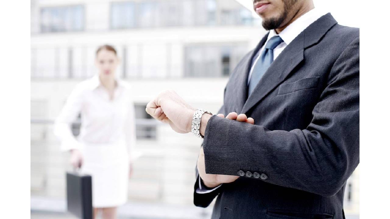 सकाळी उठल्यावर देवाचं, तुमच्या आई-वडिलांचं, गुरुदेवाचं नाव स्मरण करा. आज दिवसभरात काय करायचं याचा विचार निश्चित करा. चांगले विचार करा. दृढनिश्चिय सतत मनाला सांगा.