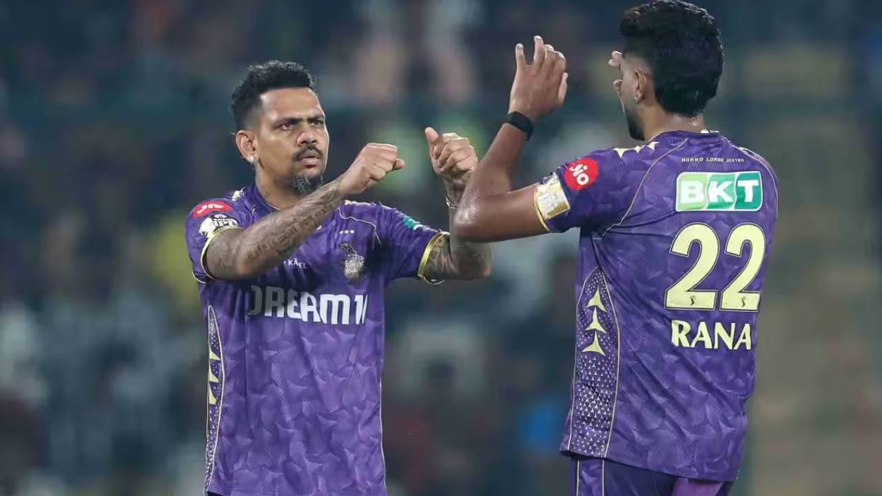 गेल्या 14 वर्षांपासून सुनील नरीन कोलकाता नाईट रायडर्सकडून खेळत आहे. त्याने आतापर्यंत 192 बळी घेतले असून आयपीएलच्या इतिहासातील तिसरा सर्वाधिक विकेट घेणारा गोलंदाज आहे. 189 सामने खेळूनही त्याचा इकॉनॉमी रेट 8 पेक्षा कमी आहे. पण पर्पल कॅपपासून वंचित राहिला आहे. (Photo- IPL/BCCI)