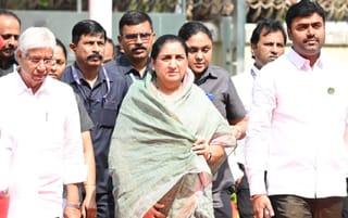 NCP : राष्ट्रवादीच्या 20 हून अधिक आमदारांनी घेतली सुनेत्रा पवारांची भेट, चर्चा काय? सीएमचीही भेट घेणार; काय घडतयं ?