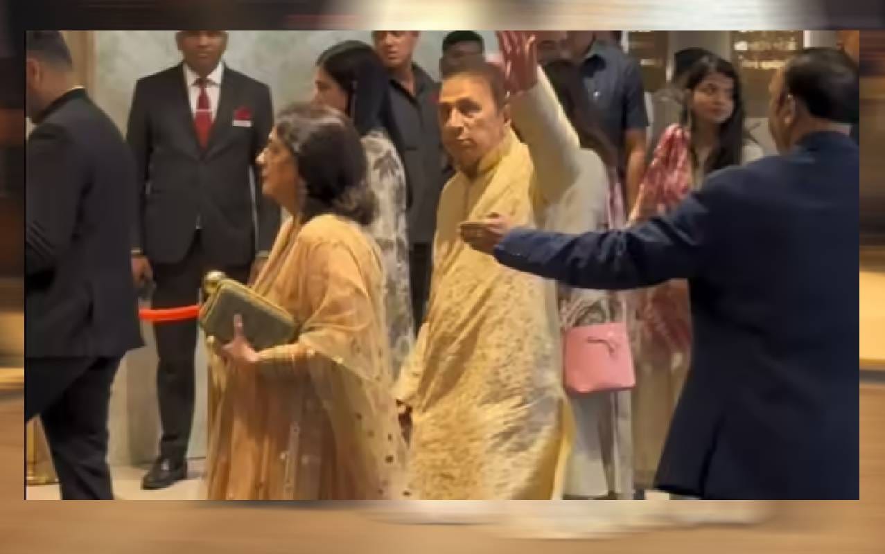 अर्जुन तेंडुलकर आणि सानिया चांडोक यांच्या या खास दिवसाला आणखी खास बनवण्यासाठी भारताचे दिग्गज क्रिकेटपटू सुनील गावस्कर देखील पोहोचले.