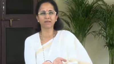 Supriya Sule : मोहित कंबोज यांच्या कौटुंबिक कार्यक्रमाला ठाकरेंची उपस्थिती, यावर सुप्रिया सुळे म्हणाल्या की मला वाटतं..