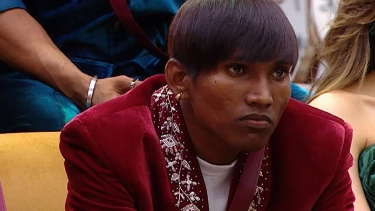 साधा दिसणारा, भोळा वाटणारा सूरज चव्हाण खरं तर आपल्या ‘येड्या’ चाळ्यांनीच यश मिळवणारा एक हुशार खेळाडू आहे, हे त्याने स्वतःच सिद्ध केले आहे.