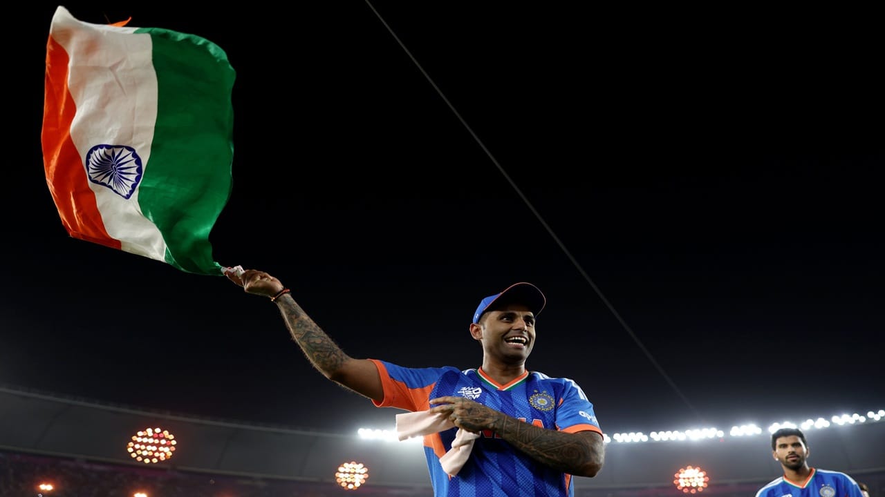 सूर्यकुमार यादव टी 20i क्रिकेटमध्ये (Full Member Team) सर्वाधिक विजयी टक्केवारी असणारा कर्णधार ठरला आहे. सूर्याच्या नेतृत्वात भारताने आतापर्यंत 52 पैकी 42 सामने जिंकले आहेत. तर फक्त 8 सामन्यांतच भारताला पराभूत व्हावं लागलं. तर 2 सामन्याचा निकाल लागला नाही. 