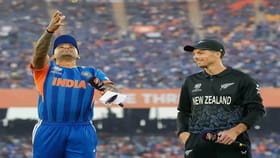 मुंबईला केकेआर विरूद्धच्या सामन्याआधी मोठा झटका, 2 खेळाडूंमुळे टेन्शन.