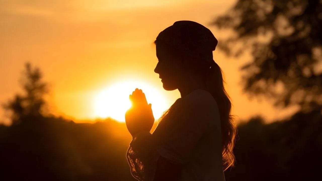 सूर्यनमस्कार करण्यास सुरुवात करा, ‘या’ समस्या झटक्यात होतील बंद, जाणून घ्या फायदे