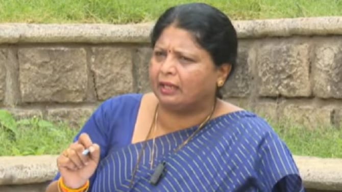 रुपाली चाकणकर यांना एसआयटी चाैकशीकरिता का बोलावत नाही? सुषमा अंधारे ..