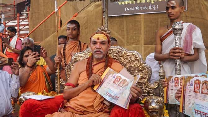 आता शंकराचार्यांचे 2.18 लाखांचे सैन्य! स्वामी अविमुक्तेश्वरानंद यांची चतुरंगिणी सेना; एका हातात वेद, दुसर्या हातात कुऱ्हाड, सैनिक कुणाविरोधात लढणार?