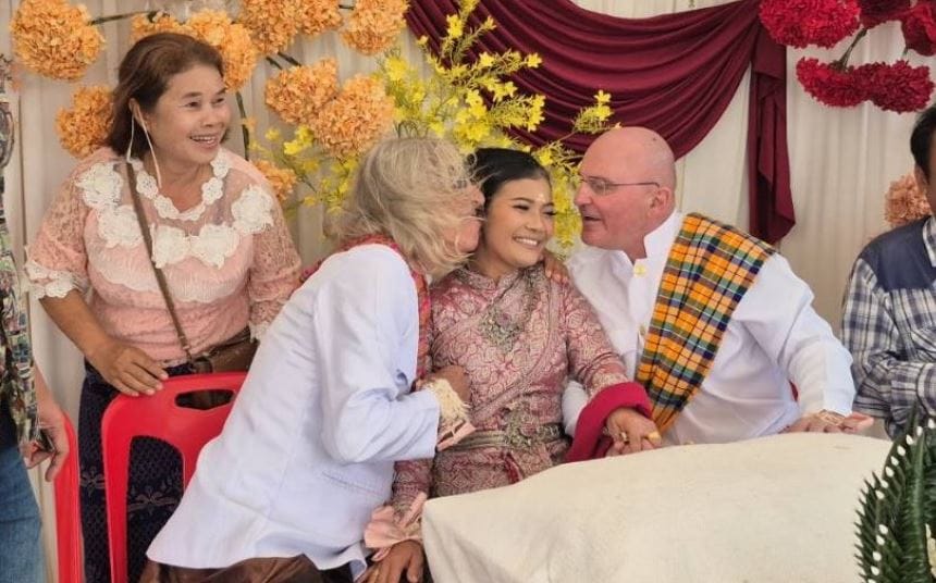  ती पटायासोबत अगोदर पाच वर्षे राहिली. नंतर तिची मॅकीसोबत ओळख झाली. तिला मॅकीचा स्वभावही आवडला. या दोघांची मैत्री नंतर प्रेमात बदलली. विशेष म्हणजे हे नातं तिने पटायापासून लपवलं नाही. त्यानंतर केत्सारोने कोणताही घाई न करता संपूर्ण विचाराअंती हे लग्न केले आहे. 