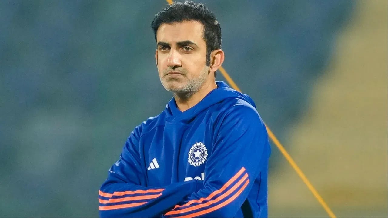 "गंभीरने कोलकाता नाईट रायडर्सला एका मजबूत संघात बदललं", असं फाफने म्हटलं. तसेच गंभीर एक मापदंड निश्चित करतो. तसेच तुम्ही तुमच्या टार्गेटपासून भरकटलात, तर तो तुम्हाला धडा शिकवणार", असंही फाफने म्हटलं. (Photo Credit: PTI)