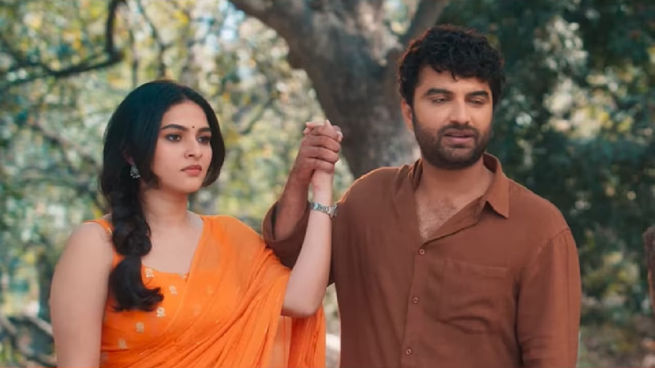 चित्रपटाची कथा कोमल या नवोदित दिग्दर्शकाभोवती फिरते. जो आपला पहिला ‘फंकी’ चित्रपट बनवण्याचा प्रयत्न करतो. बजेट वाढल्यामुळे त्याला अनेक अडचणींचा सामना करावा लागतो आणि पुढे चित्रा ही व्यक्तिरेखा चित्रपट पूर्ण करण्याची जबाबदारी स्वीकारते. या प्रवासात दोघांमध्ये प्रेमसंबंधही विकसित होतात.