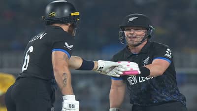 SA vs NZ : फिन एलनचं चाबूक शतक, न्यूझीलंड फायनलमध्ये, दक्षिण आफ्रिकेचा 9 विकेट्सने धुव्वा