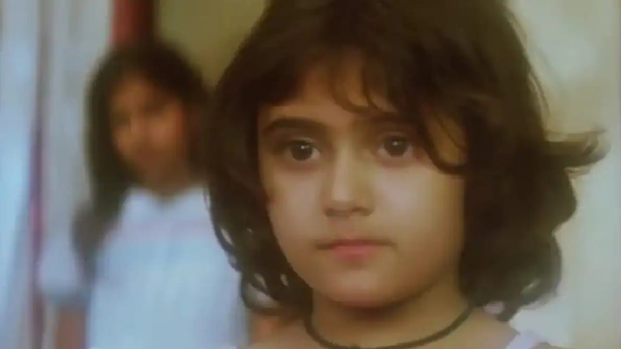 1987 साली प्रदर्शित झालेला ‘मिस्टर इंडिया’ हा चित्रपट हिंदी चित्रपटसृष्टीतील सर्वात लोकप्रिय चित्रपटांपैकी एक मानला जातो. अनिल कपूर आणि श्रीदेवी यांच्या प्रमुख भूमिका असलेल्या या चित्रपटात कॉमेडी, अ‍ॅक्शन आणि रोमान्सचा जबरदस्त संगम पाहायला मिळतो. 