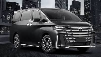 कुलदीप यादवच्या लग्नात धीरेंद्र शास्त्री Toyota Vellfire मधून आले, किंमत, फीचर्स जाणून घ्या