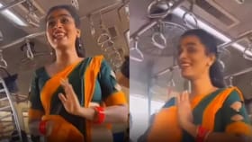 मुंबई लोकलमध्ये ट्रान्स वुमनची ‘एअरहोस्टेस’ स्टाईल अनाउन्समेंट; Video.