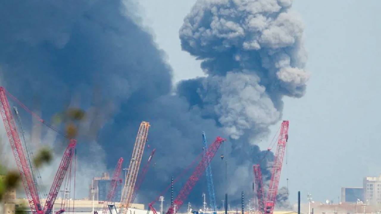 युएईचे अध्यक्ष शेख मोहम्मद बिन झायेद अल नाह्यान यांनी म्हटले की, देश सध्या युद्धाच्या स्थितीत आहे, परंतु परिस्थिती नियंत्रणात आहे. त्यांनी त्याच्या शत्रूंना इशारा दिला की युएई हे सोपे लक्ष्य नाही.