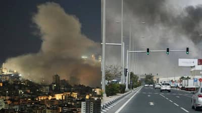 धडाम, धाड, धाड... मध्यरात्री पाठोपाठ भीषण स्फोट, थेट तेल डेपोला भीषण आग! आकाशात धुराचे आगीचे लोट