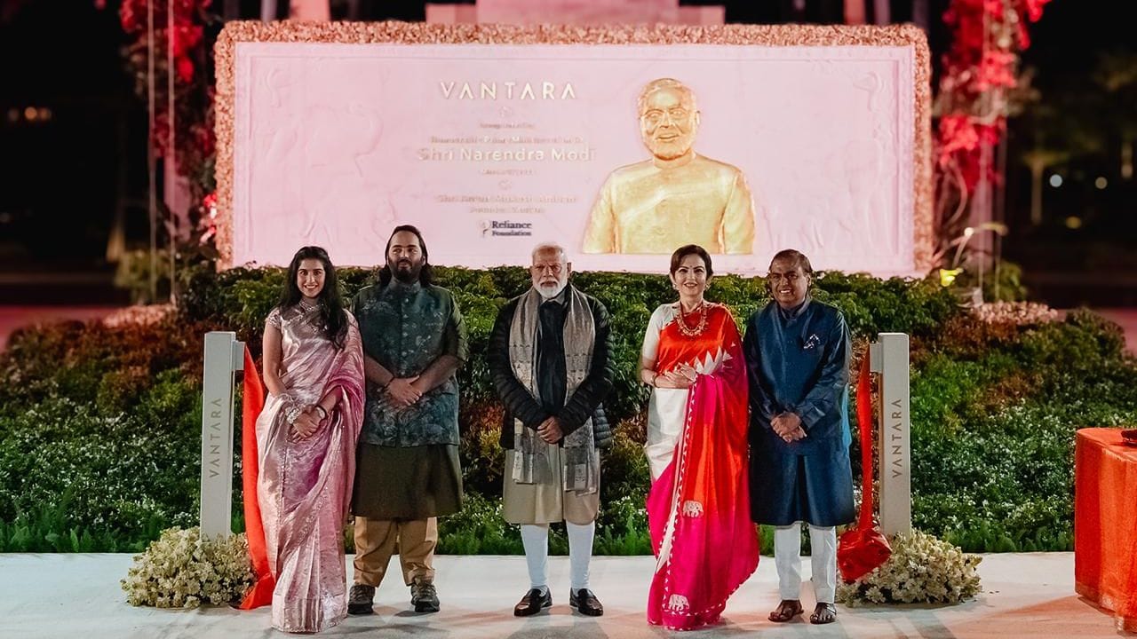 वनतारा फाउंडेशन दिन: PM नरेंद्र मोदी यांच्या हस्ते उद्घाटनानंतर एका वर्षात अनेक प्राण्यांचे पुनर्वसन करून त्यांना नैसर्गिक अधिवासात सोडले वनतारा फाउंडेशन दिन: PM नरेंद्र मोदी यांच्या हस्ते उद्घाटनानंतर एका वर्षात अनेक प्राण्यांचे पुनर्वसन करून त्यांना नैसर्गिक अधिवासात सोडले