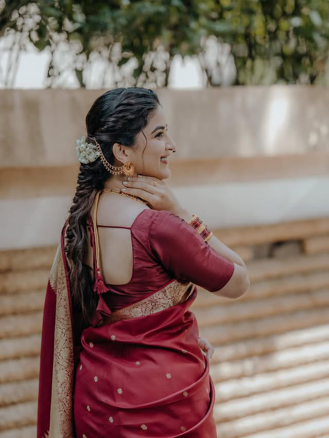 गिरीजा ओकला सौंदर्यामध्ये टक्कर देते ही अभिनेत्री, सौंदर्यावरून हटत नाही नजर