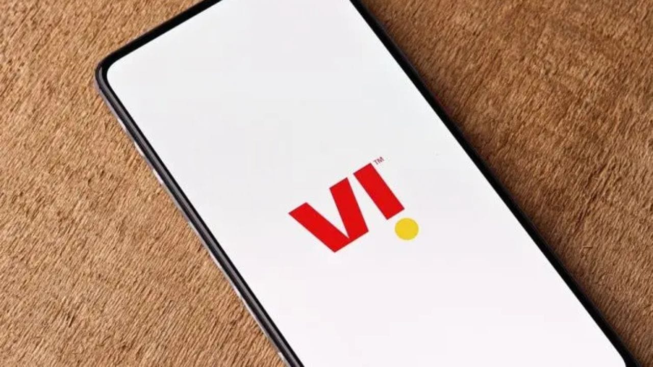 VI (Vodafone Idea) ही भारतातील तिसऱ्या क्रमांकाची मोठी टेलिकॉम कंपनी आहे. सध्या VI कडे देशभरात सुमारे 20 कोटी युजर्स आहेत. तुम्ही व्हीचे सिम वापरत असाल तर तुमच्यासाठी आनंदाची बातमी आहे.