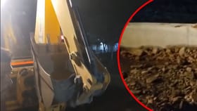 मातीचा ढिगारा उपसताना ते पाहिलं अन् जेसीबी थांबवला, जे सापडलं ते पाहून.