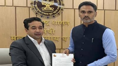 दापोलीतील हर्णे बंदराला रो-रो सेवेचा थांबा द्या, राज्यमंत्री योगेश कदम यांचे मंत्री नितेश राणे यांना निवेदन