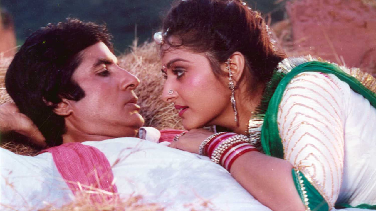 अमिताभ यांचे भाऊ आणि मॅनेजर अजिताभ बच्चन यांनी मोठ्या मानधनाची मागणी केली होती, मात्र बोकाड़िया यांनी त्याहून जास्त रक्कम देण्याची तयारी दाखवली. तरीही अमिताभ यांनी केवळ 70 लाख रुपयांमध्ये चित्रपट साईन केला. ‘आज का अर्जुन’ हा चित्रपट 10 ऑगस्ट 1990 रोजी प्रदर्शित झाला आणि बॉक्स ऑफिसवर मोठा हिट ठरला.