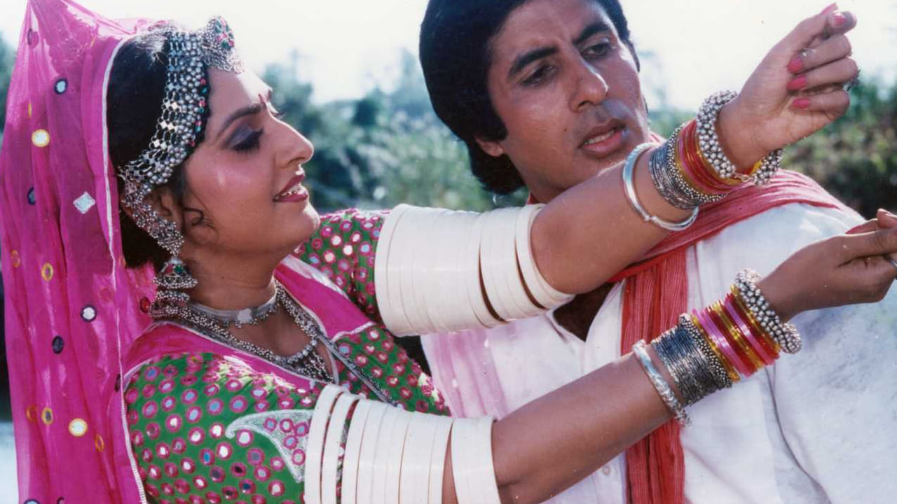 विशेष म्हणजे, अमिताभ यांनी या चित्रपटाची कथा न ऐकताच साइन केला होता. त्यावेळी त्यांच्या सलग 7 चित्रपटांनी अपयश पाहिले होते, त्यामुळे ‘आज का अर्जुन’ हा त्यांच्या करिअरसाठी महत्त्वाचा टर्निंग पॉइंट ठरला. 1990 च्या दशकातील हा त्यांचा एकमेव मोठा हिट चित्रपट मानला जातो.