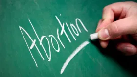 गर्भपातानंतर महिलांनी या चुका टाळाव्यात, काय होऊ शकतं?.