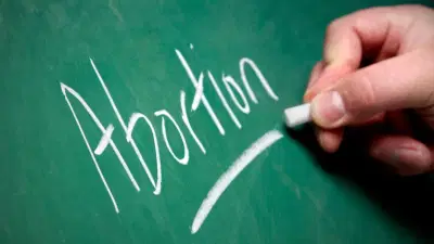 गर्भपातानंतर महिलांनी या चुका टाळाव्यात, काय होऊ शकतं?