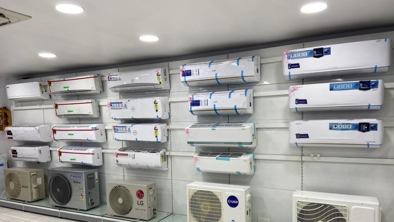 मॉडेल एक वर्षापेक्षा जास्त जुने नसावे. खूप जुना स्टॉक असल्यास गॅस लीकेज किंवा रबर सील खराब होण्यासारख्या समस्या उद्भवू शकतात. कोणत्याही इलेक्ट्रॉनिक गोष्टीची खरेदी करताना अधिकृत बिल आणि कंपनीची वॉरंटी कार्ड तपासूनच व्यवहार पूर्ण करा.