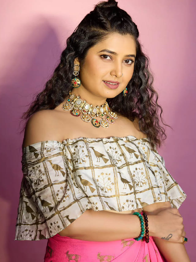 नॉट रीचेबलनंतर प्राजक्ता माळीचा नवीन लुक, सौंदर्याने लावलं वेड