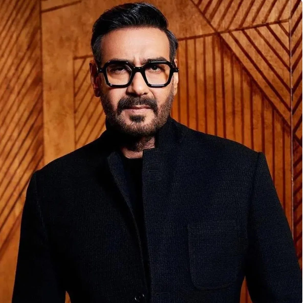 अजय देवगण  फिल्म इंडस्ट्रीचे संयत अभिनयासाठी ओळखले जाणारे अभिनेते आहेत.विशेष म्हणजे त्यांनी एक्शन चित्रपटातून करियरची सुरुवात केली होती. नंतर त्यांनी संयत अभिनयातही बाजी मारली. रोमान्स पासून ते कॉमेडीपर्यंत अनेक प्रकारच्या त्यांच्या भूमिका गाजल्या आहेत. त्यांनी तीन राष्ट्रीय पुरस्कार मिळालेले आहेत. जख्म,  द लिजंड ऑफर भगत सिंह, तान्हाजी अशा तीन चित्रपटांसाठी नॅशनल अवॉर्ड मिळाले आहे.