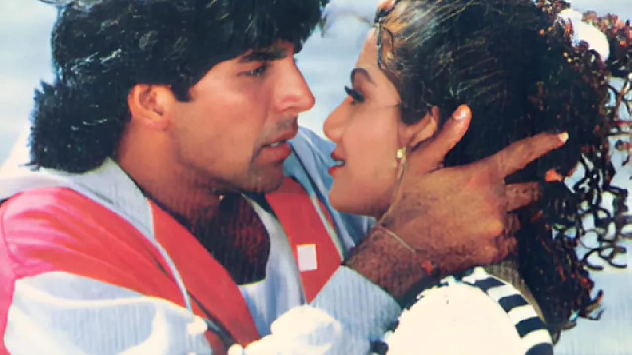 बॉलिवूडच्या इतिहासात काही जोड्या अशा आहेत, ज्यांची ऑन-स्क्रीन केमिस्ट्री आजही प्रेक्षकांच्या मनात घर करून आहे. 90 च्या दशकात अक्षय कुमार आणि शिल्पा शेट्टी ही जोडी अशीच सुपरहिट ठरली होती. दमदार डान्स आणि उत्कृष्ट अभिनयामुळे त्यांनी एकापेक्षा एक हिट चित्रपट दिले.