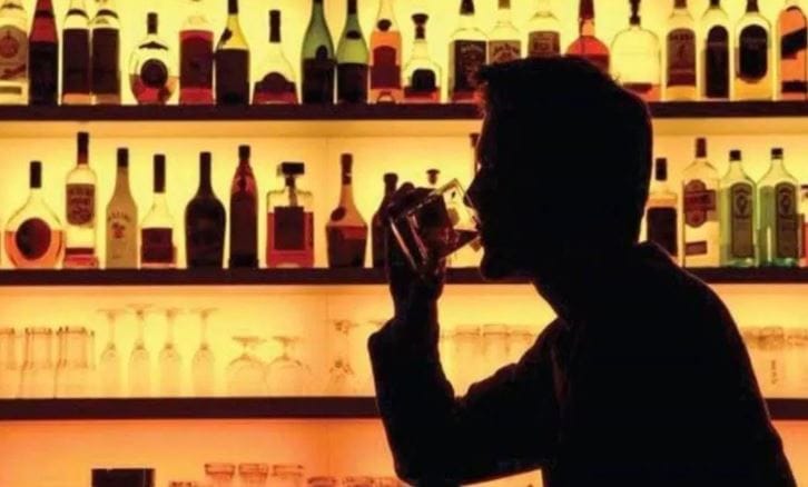 Bruichladdich X4 Quadrupled नावाची एक व्हिस्की आहे. या व्हिस्कीमध्ये एकूण 92 टक्के अल्कोहोल असतो. ही व्हिस्की तयार करताना त्याला चार वेळा डिस्टील केले जाते. ही एक स्टँग सिंगल मॉल्ट व्हिस्की आहे. अशा प्रकारे अल्कोहोल जास्त असलेली मद्ये, ज्यूस, पाणी यासोबत पिले पाहिजे, असे सांगितले जाते.