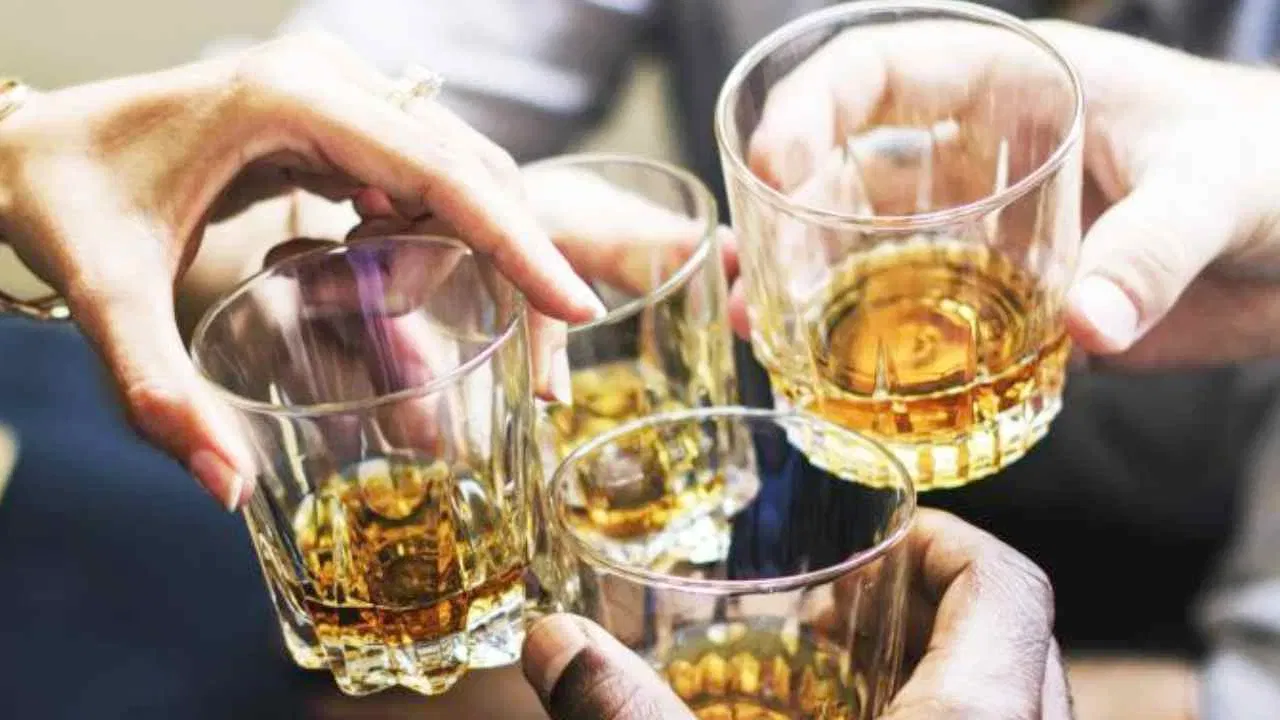 अभ्यासात आढळले की स्थानिक पद्धतीने बनवलेली दारू (देसी दारू, ठर्रा) पिणाऱ्यांना सर्वाधिक धोका आहे. देसी दारू पिणाऱ्यांमध्ये मुख कॅन्सरचा धोका दारु न पिणाऱ्यांच्या तुलनेत जवळपास दुप्पट आढळला. तरीही बीअर आणि व्हिस्की पिणाऱ्यांमध्येही धोका सतत कायम राहिला, मग ते कितीही कमी प्रमाणात का असेल.