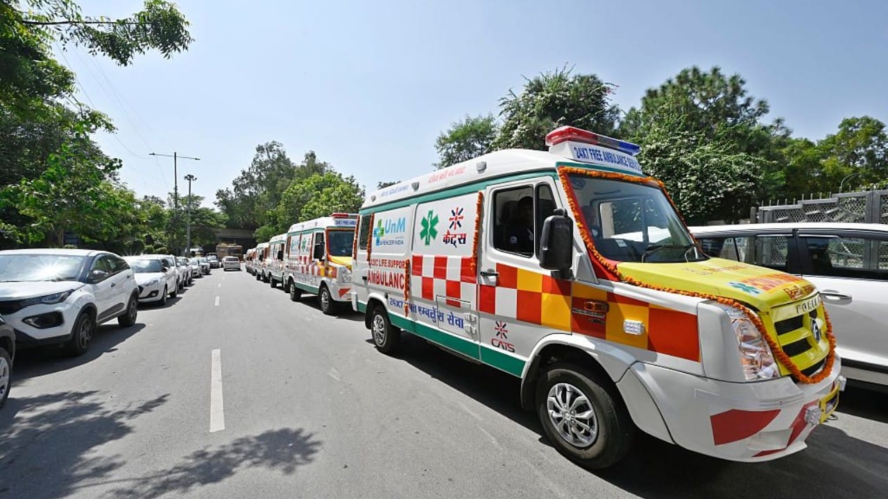 वारंवार असे उल्लंघन केल्यास संबंधित चालकाचा ड्रायव्हिंग लायसन्स (DL) रद्द करण्याची तरतूद देखील कायद्यात आहे. रुग्णवाहिकेचा सायरन हा धोक्याचा इशारा असतो. त्यामध्ये असलेला रुग्णासाठी तो गोल्डन अवर म्हणजेच उपचारासाठीचा अत्यंत महत्त्वाचा वेळ असू शकतो.