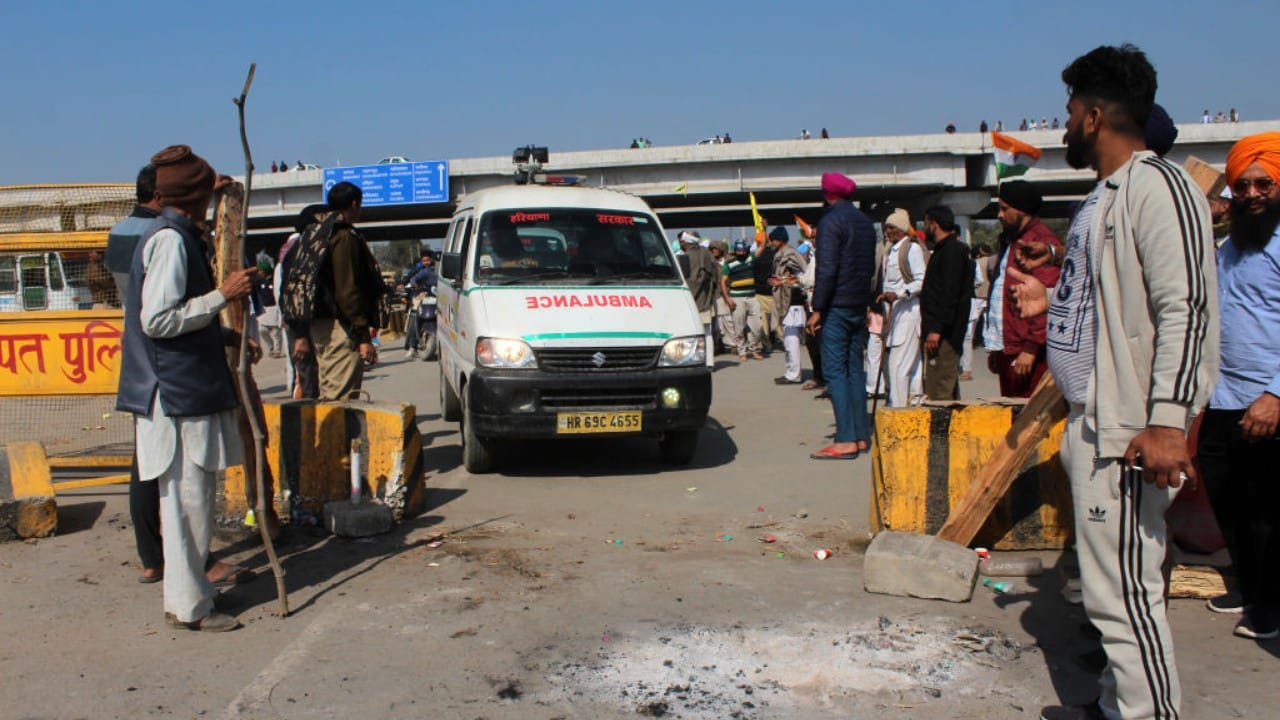 कलम १९४-ई अंतर्गत अशा चालकांवर खालीलप्रमाणे कारवाई होऊ शकते. पहिल्याच वेळेस नियम मोडल्यास १०,००० रुपयांपर्यंत मोठा दंड आकारला जातो. केवळ दंड भरून तुमची सुटका होणार नाही; तर गुन्ह्याचे गांभीर्य पाहून ६ महिन्यांपर्यंत तुरुंगवासाची शिक्षा देखील होऊ शकते.