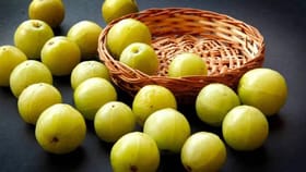 हे एक फळ खाल्ल्यास होतो चमत्कार, केसांपासून ते त्वचेपर्यंत सगळं बदलतं.