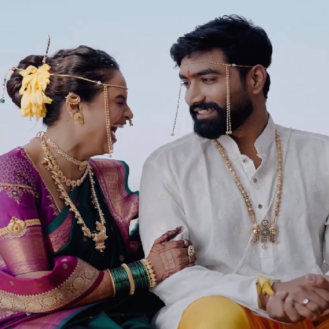 अंशुमनने 'फास्टर फेणे', 'फुंतरू', 'फोटोकॉपी' यांसारख्या चित्रपटांमध्येही भूमिका साकारल्या आहेत. परंतु 'शाळा' या चित्रपटातील मुकुंदच्या भूमिकेमुळे त्याला विशेष लोकप्रियता मिळाली आहे.  
