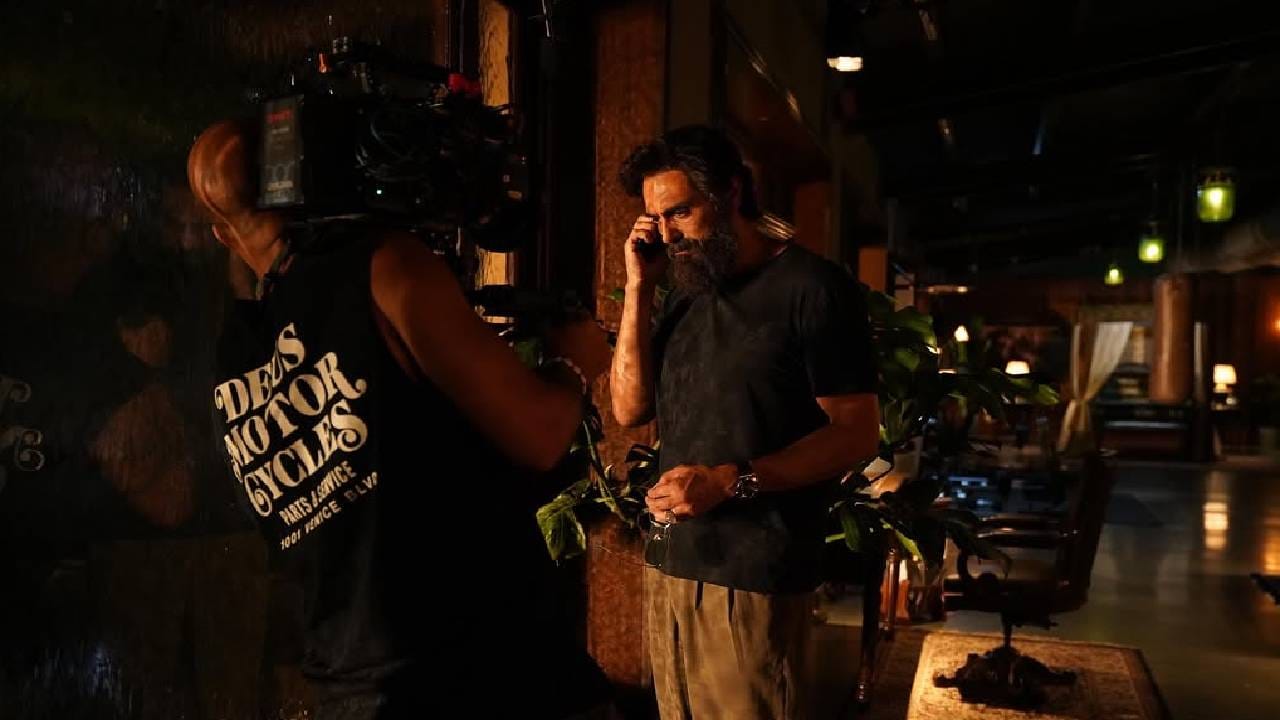 आश्चर्याची गोष्ट म्हणजे याच कुटुंबाने 'धुरंधर'च्या पहिल्या भागाचं कौतुक केलं होतं. परंतु आता 'धुरंधर 2'वर ते टीका करत आहेत. हा फक्त ठराविक लोकांना खुश करणारा चित्रपट असल्याचं त्यांनी म्हटलंय. 
