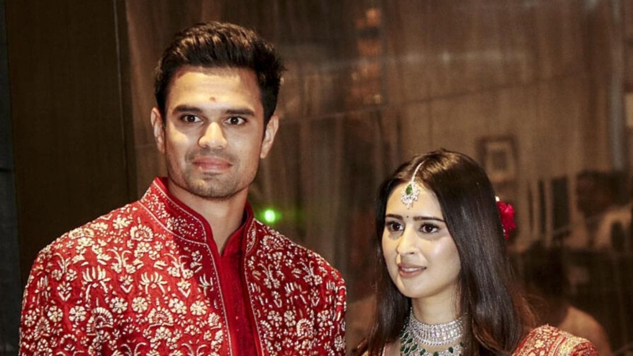 Arjun Tendulkar and saaniya chandok Wedding : अर्जुन तेंडुलकर – सानिया चंडोक यांचे शुभमंगल, सचिनच्या मुलाची किती आहे कमाई ?