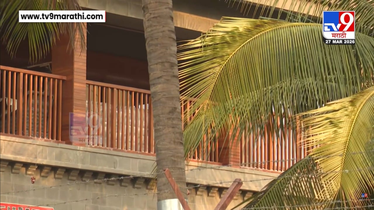 साधारण १७ एकरच्या विस्तीर्ण परिसरात हे फार्महाऊस असून ते दोन मजली आहे. या फार्महाऊसची रचना अत्यंत देखणी आहे. या वास्तूची अंतर्गत सजावटही फारच सुंदर करण्यात आली आहे.