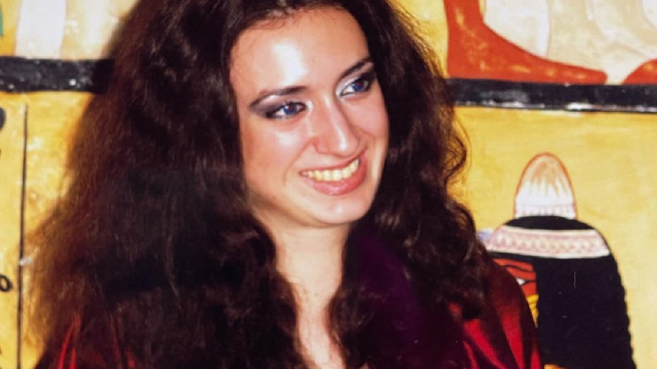 सोशल मीडियावर तिच्या जुन्या फोटोंवर मिश्र प्रतिक्रिया उमटल्या. काहींनी ती आधी अधिक सुंदर आणि नैसर्गिक दिसत होती असे मत व्यक्त केले. पण तिच्या मते, तिचा चेहरा आणि तिचं आयुष्य असल्याने कसं दिसायचं हे ठरवण्याचा अधिकार तिचाच आहे.