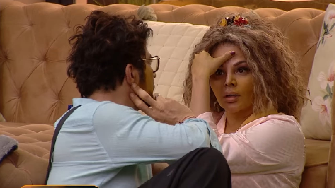 काही दिवसांपासून राकेश आणि राखी यांच्या नात्यात तणाव निर्माण झाला होता. दरम्यान, राकेश आणि तन्वी कोलते यांचा रोमँटिक डान्स पाहून राखी आधीच दुखावली होती. नवीन प्रोमोमध्ये राकेश राखीशी बोलताना आपण फक्त मित्र आहोत असे स्पष्ट सांगतो.