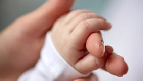 अल्ट्रासाउंडमध्ये जुळे मुलं, पण प्रसूतीनंतर एकच बाळ मिळालं, समोर आली...