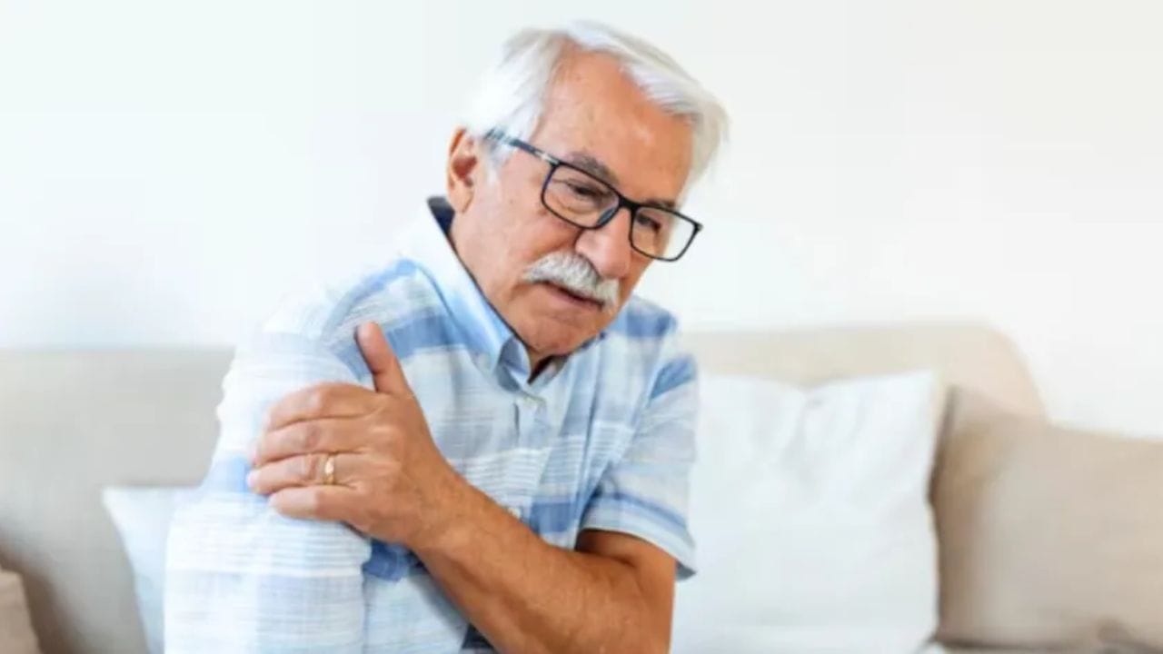 ओव्यात एंटी - इंफ्लेमेटरी गुण असतात.रात्री याचे सेवन केल्याने शरीरात दुखणे आणि खास करुन गुडघ्याचे दुखण्यात आराम मिळतो. 